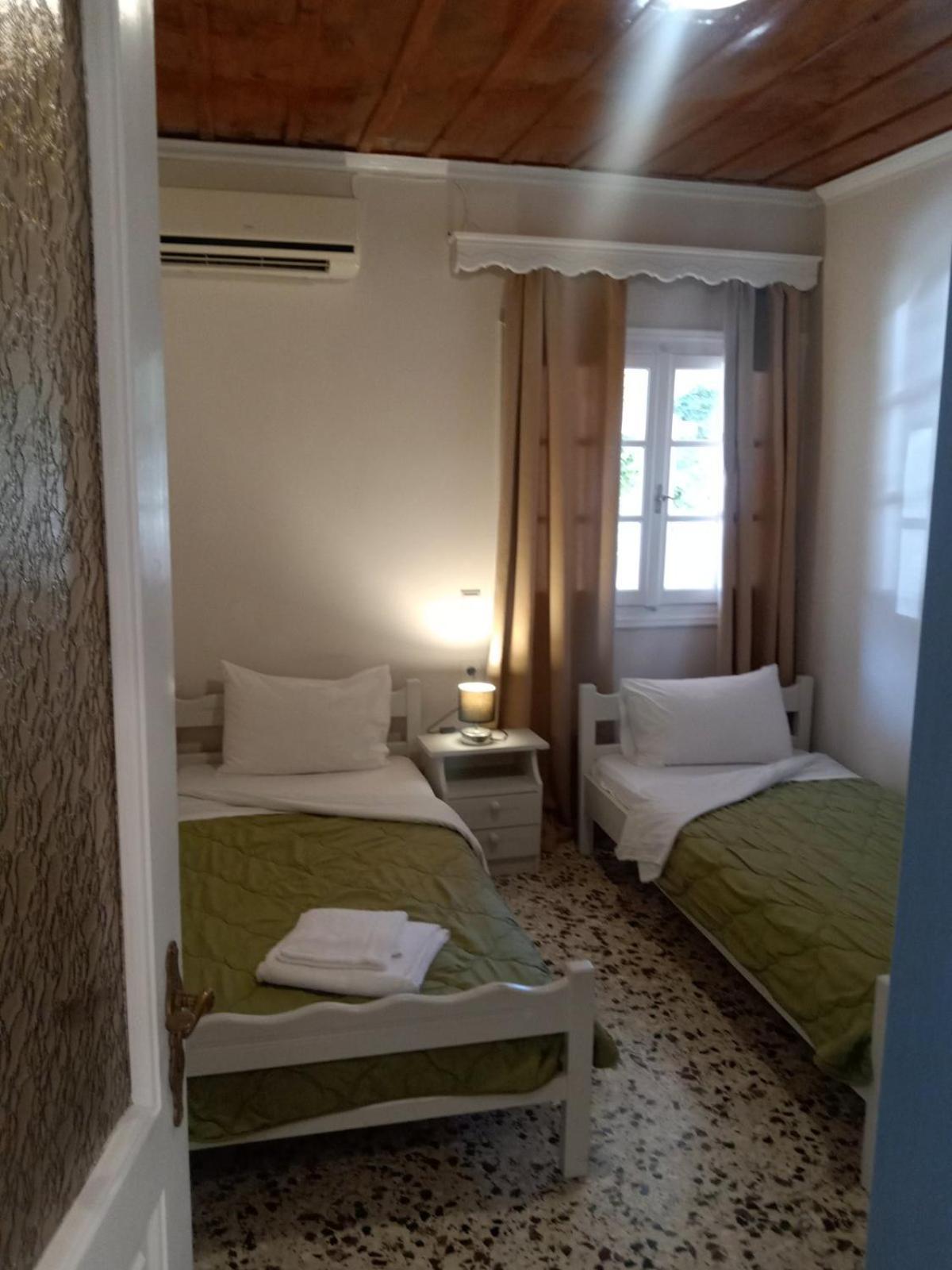 Menegis Apartment Zakynthos Town Exterior photo